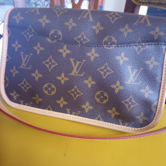 Louis Vuitton Diane bag with pink cross body strap - Picture 3 of 3